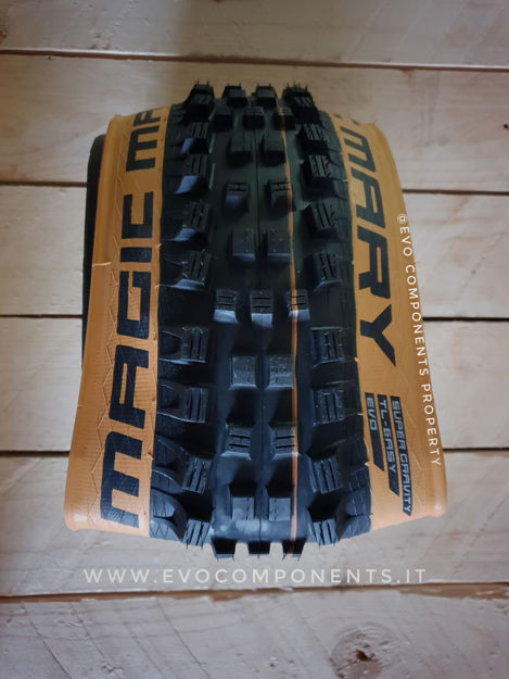 Immagine di Copertone Schwalbe Magic Mary 27.5x2.40 EVO SnakeSkin Super Gravity Addix Soft Tubeless Ready Nero/Classic-Skin